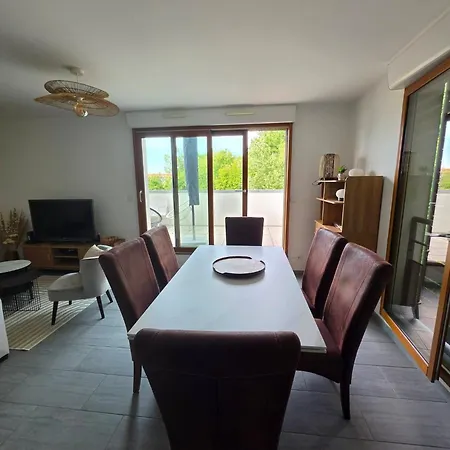 Grand 3 Avec Terrasse 아파트 *